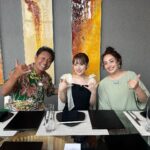 Minami Takahashi Instagram - BS12「ハワイに恋して！」 4月〜6月シーズンゲストとして出演させていただいています✨ お仕事でハワイに行けるなんて最高すぎるー！ しかも本当にこれお仕事ですか！？ってくらい楽しませてもらいました🥺✨ 4月7日の放送では「絶品ステーキ食い倒れツアー」と題して大好きなお肉をひたすら食べさせてもらいました🤤✨ どこもおいしすぎたー！ TVerで期間限定見逃し配信中ですので、ぜひチェックしてくださいね🌺✨ #ハワイに恋して #ハワ恋 #BS12 #ハワイ 衣装👗 ワンピース @ecrel_official イヤリング @angel_kobo_