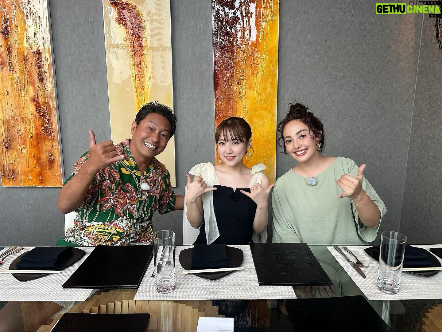 Minami Takahashi Instagram - BS12「ハワイに恋して!」 4月〜6月シーズンゲストとして出演させていただいています✨ お仕事でハワイに行けるなんて最高すぎるー! しかも本当にこれお仕事ですか!?ってくらい楽しませてもらいました🥺✨ 4月7日の放送では「絶品ステーキ食い倒れツアー」と題して大好きなお肉をひたすら食べさせてもらいました🤤✨ どこもおいしすぎたー! TVerで期間限定見逃し配信中ですので、ぜひチェックしてくださいね🌺✨ #ハワイに恋して #ハワ恋 #BS12 #ハワイ 衣装👗 ワンピース @ecrel_official イヤリング @angel_kobo_