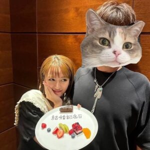 Minami Takahashi Instagram - 5月1日5回目の結婚記念日✨
日々楽しく穏やかに過ごせていることに本当に感謝です☺️

#結婚記念日
#結婚5周年

この日は @honeymihoney_official 
のお洋服とイヤリングを🎀✨