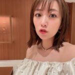 Minami Takahashi Instagram - 誕生日前に髪切りました😊✨ 切ろう切ろうとずっと思ってたんだけど、中々タイミング合わずやっと！ 久しぶりに短くすると髪乾かすのが楽すぎてびっくり笑 @abbey_shinpei さんありがとうございました🌸 そして昨日は大好きなお友達たちがお祝いしてくれて最高すぎた🥺 その投稿はまた別日に✨ #私服 #tops @amerivintage #pants @maisonmargiela #bag @celine #shoes @chanelofficial #necklace @plusvendome_official
