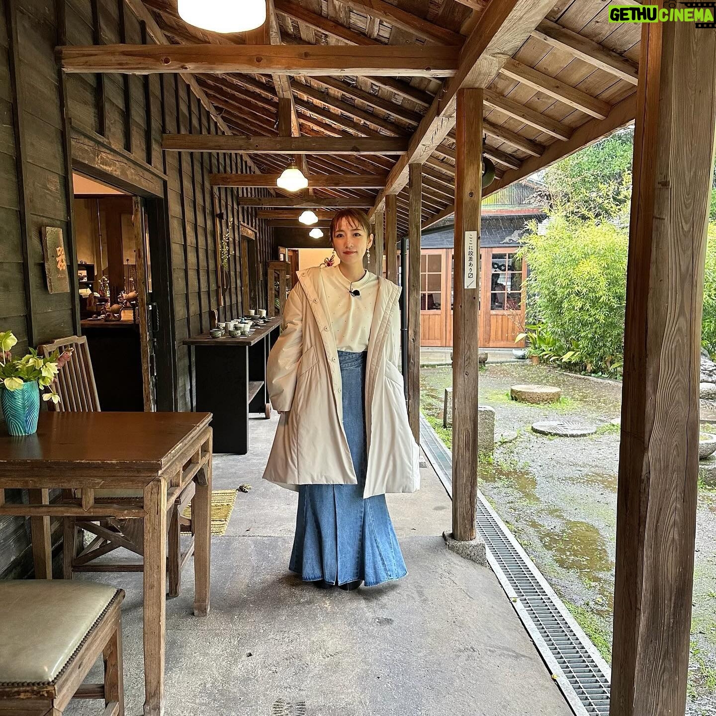 Minami Takahashi Instagram - テレビ朝日「じゅん散歩」内で放送されている茨城の新しい魅力をお届けする「いばらき推し」✨ 5月の放送分に出演させていただきました🥺✨ 日本酒文化長屋 磯蔵🍶 青木さんちの手作り餃子🥟 涸沼自然公園でキャンプ⛺️ 佐白山のとうふ屋😋 茨城のメロン🍈 どれも美味しく楽しかったです! ご協力いただいた皆さんありがとうございました😊✨ #いばらき推し #茨城県 #テレビ朝日 #tv 衣装👗 コート @lounie_jp トップス・スカート @cocodeal_official イヤリング @shirochocolate