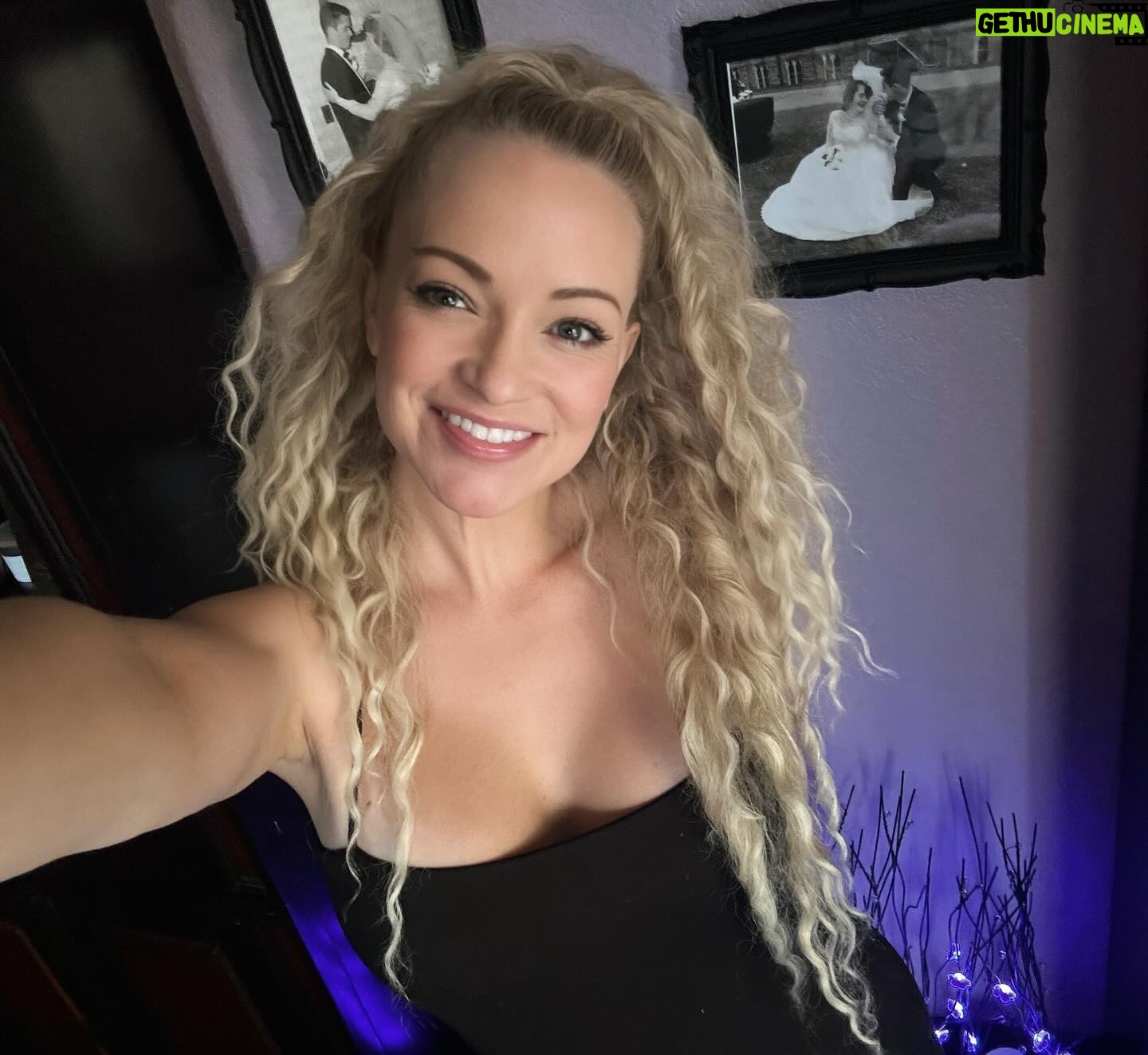 Mindy Robinson - 2.2K Likes - Anyone else just can't wait for whatever dumb bullshit the Feds have planned tmw? lol