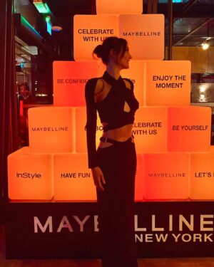 Mine Kılıç Instagram - @buketkahraman 🌹

@instyleturkiye 
#instyle200 
#partywithmaybelline 

@huseyinpolatofficial ❤️🙏🏻❤️