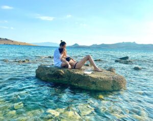 Mine Kılıç Instagram - 🌬
@yabanmersini ✨

Seans sonunda beni suya elleriyle yeni doğmuş bebek gibi salan bu kadını bulun..

#transformationalbreathing