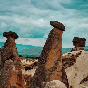 Mine Kılıç Instagram - volkanik patlama, kül, rüzgar ve su.. sonrası insan eli, emeği,umudu. uzaylılar da pek mümkün🌋🛸