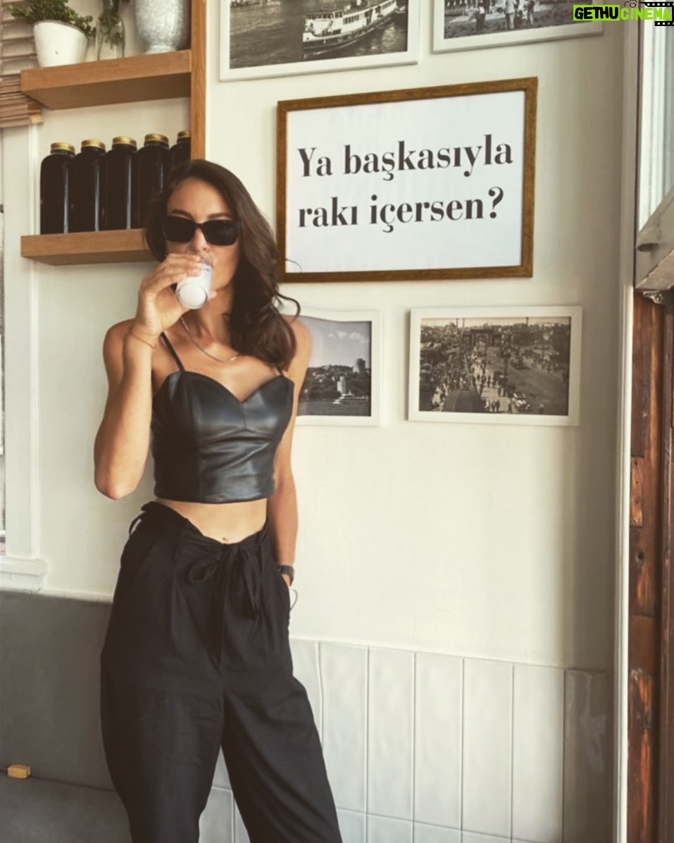 Mine Kılıç - 3.7K Likes - 🥀