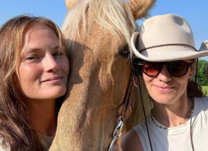 Mini Anden Instagram - Magical weekend #onthefarm with this crew 🙌 Loved every moment! More please 💚@yvonnestrahovski #love