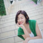 Mini Chao Instagram - 總會有人把你看得比自己更重要 會有人發現你身上所有的好 總會有人擁抱你微笑背後的傷 讓你覺得世界不算糟 ～🤍🩵🤍 📷：🐖🐖🐖