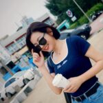 Mini Chao Instagram - 不得不說 我家LuLu 真的很厲害，把我拍的很像名模⋯😊😊😊 充實的5月工作生活～接下來進入6月了要去出外景還要到台南拍影片 ⋯之後還會跟大家分享一些愛用的小物～🫶🏻🫶🏻🫶🏻 關於戲劇的部分，謝謝大家的關心跟敲碗⋯～現階段順其自然⋯期待能趕快跟大家見面⋯感恩每一天😊😊😊 #工作中也是一種放鬆 #工作中也是一種享受 #苗栗天氣真好 #外景日 📸最正經紀人 @lu_0227