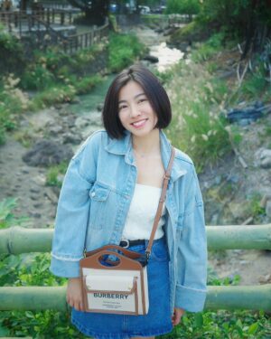 Mini Chao Instagram - #索夫波 是最近最喜愛的醫美療程❤️

主要是針對輪廓線的調整～Sofwave 索夫波#結合電波及聚焦超音波原理

對於皮膚薄的地方可以刺激膠原蛋白 （澎潤） , 脂肪鬆的地方加強緊實（拉提） ，讓你立馬看到效果～🌟🌟🌟能夠依照個人需求客製化調整最適合你的療程～🫶🏻

本來擔心打完會像麵包超人腫腫圓圓🥲影響工作⋯沒想到臉部只是輕微漲漲2～3天後消腫，2週後形成小V臉 ..拍照時不用再像以前一樣需要修照片就有令人羨慕的完美臉型⋯❤️❤️❤️

如果你跟我一樣 追求 #年輕 #緊實 #拉提 #小V臉 請你一定要感受一下「索夫波」 ～我最近最喜愛的醫美療程❤️
@skindr_tw 
#客製化療程 #美從我開始 
#Sofwave #索夫波#非侵入式 #我的未來美肌新浪潮
#一次到位 #索夫波認證診所 #悠美診所