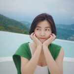 Mini Chao Instagram - 總會有人把你看得比自己更重要 會有人發現你身上所有的好 總會有人擁抱你微笑背後的傷 讓你覺得世界不算糟 ～🤍🩵🤍 📷：🐖🐖🐖