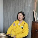 Mini Chao Instagram - 等了9年的 #綜藝玩很大 去釜山5天，我一休息就是呈現這個狀態～我骨頭都要散了。 我之前就有「頸椎退化脖子骨刺」 「腰椎也有退化」～ 「心臟瓣膜脫垂」還有「暈眩症 」 「熱尋麻疹 」～所以一直不敢參與外景節目就怕自己身體撐不下去 表現不好⋯⋯很謝謝我家最美經紀人 #Lulu 怕我日子過得太安逸幸福胖 幫我接了這個通告跑跑跳跳 操練一下。 這幾天錄影下來真的好感動，好幾次都紅了眼眶～ 一起努力一次衝刺的感覺真好。 我知道我還不夠好 但 #綜藝玩很大 #紅隊 #黃隊 讓我看到原來我是能突破自己 我有無限的可能🩵🤍🩵🤍 謝謝你們的照顧，沒拍戲的日子裡 還上綜藝節目 跑跑外景 真的很幸福～謝謝觀眾需要我 ⋯謝謝製作單位給我滿滿的機會。 謝謝 #Lulu 下週還幫我接了實境節目，我再這樣操下去～我真的可以報名鐵人三項 ，我現在全身好結實～ 腿壯壯的 屁股翹翹的 連下顎線都出來打招呼🙋‍♀️ @mr.player.tw