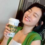 Mini Chao Instagram - 這2個月戲劇的部分突然空班好久，本來有點慌～換個念頭想 也許是老天想讓我放鬆充實自己⋯ 安排了家庭旅遊，還上了好多節目 出了好多外景⋯接一些業配跟代言 看了好多部舞台劇🩵🤍🩵 生活變得更加充實，慢慢覺得只要是有實力的人，不管在什麼領域 你都能發光發亮⋯🩵🤍🩵 好久沒上綜藝節目 謝謝觀眾朋友的喜愛，也謝謝製作單位給予的機會。人生很簡單 為在乎你的人努力⋯🤭🤭🤭 #圖文 閉上眼睛 遠離外面的紛擾 從心出發