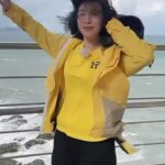 Mini Chao Instagram - 好久沒出門走走～🎈🎈🎈 #感恩 沒拍戲的日子，能出外景放電 充電 今天走紅唇風 #釜山玩很大 #郊遊去 等了#9年 的綜藝玩很大 #開心🥳