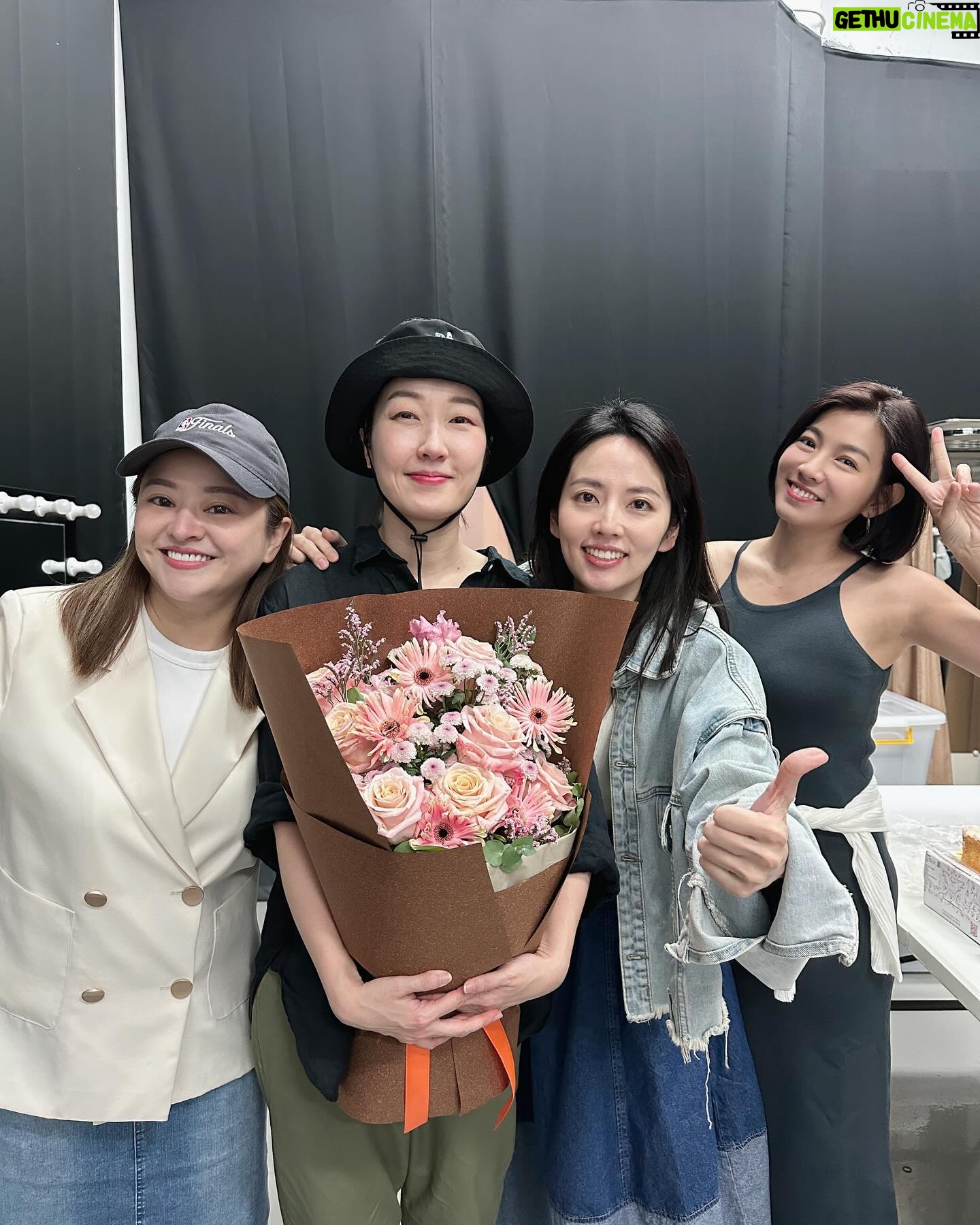 Mini Chao Instagram - #文雄與秀英 在愛情婚姻中,我們總用 「我覺得」你應該怎麼樣 你應該怎麽做 去要對方配合要對方接受,卻忘了那最真摯的愛~~🩵🩵🩵 一個不愛表露愛的男主角,卻在每個細節中 傳達了滿滿的愛意⋯他用最真摯 在簡單的言語舉動~讓人覺得窩心❤️❤️❤️ 本來以為我就開心看戲放鬆,回到家後 回想今天的一切~覺得很溫暖❄️❄️❄️ 很適合大笑 很適合大哭 很適合好好放鬆 很適合用心感受的一個好劇 ~推薦大家⋯👏🏻👏🏻 演出時間:2024/5/8(三)-2024/6/30(日) 演出資訊 : @activaproductions #我也想感受舞台劇的表演 #徵求舞台劇導演找我試試