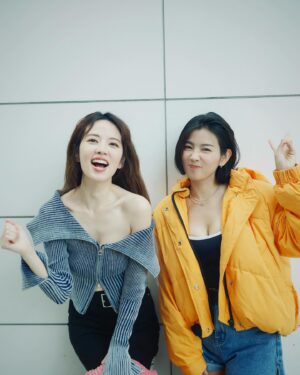 Mini Chao Instagram - 我的閨蜜～說好了 ❤️
老了我們相互陪伴跟照顧

上輩子或上上輩子應該欠你很多，這輩子我把妳當家人照顧～出外旅遊 我就像你的奴婢，陪你完成你的許願清單⋯當你的專屬攝影師 📸

下輩子麻煩你養我囉～❤️
@qqshanny  #我的愛人