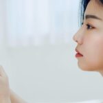 Mini Chao Instagram - 感謝每一次的學習跟成長～🤍❤️🤍 前陣子在拍 #追分成功 的時候，跟在培哥對戲～他突然跟我說： 米米 你這個小孩不簡單，我當下反應？～不解🤔🤔🤔 他說：你對戲時，不只背好自己的台詞連我的台詞都背起來還能幫我提詞 ，真的很用心。 剛開始我接觸演戲時～所做的努力就是～每一次拍完戲 我會留在現場看其他演員的表演，再加自己的內容做一些調整。 在戲劇的道路上～我遇到2位讓我很欽佩的前輩 文山哥和國賓哥，他們除了顧好自己的表演外，連對手的台詞都背下來⋯每個神情&動作&口語都很用心設計，每場戲不是只有自己好就好 每一個與你對戲的人都很重要 我當下就告訴自己我要好好學習～未來要向他們一樣厲害👍 我不是天才型演員～但我相信只要用心努力⋯你所做的付出一定能看到成果。分享給正在努力前進的朋友～希望你們都能發光發熱～帶著夢想勇往直前～🤍 @ttvdrama @vincent_iou @chiang_kuo_bin