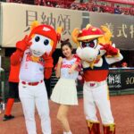 Mini Chao Instagram - 第一次現場看球賽 ～整場的氛圍好沸騰啊❤️ 謝謝可愛的錢錢帶我一起參與 #撥撥POLI親子毛孩日開球貴賓 ～今天當了一日小龍女 跳了幾首應援歌～超害羞的 。 米阿姨太久沒跳舞～真的很喘😓😓😓 #謝謝味全龍的照顧 #謝謝現場球迷們的喜愛