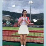 Mini Chao Instagram - 第一次現場看球賽 ～整場的氛圍好沸騰啊❤️ 謝謝可愛的錢錢帶我一起參與 #撥撥POLI親子毛孩日開球貴賓 ～今天當了一日小龍女 跳了幾首應援歌～超害羞的 。 米阿姨太久沒跳舞～真的很喘😓😓😓 #謝謝味全龍的照顧 #謝謝現場球迷們的喜愛