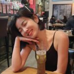 Mini Chao Instagram - 昨天站在體重計上面～臉都綠了🥹 58.4公斤很厲害～ 什麼模樣 我都喜歡 只是褲子比較緊～🥲🥲🥲 內衣比較緊～🥲🥲🥲 現在這個年紀～簡單就好💎