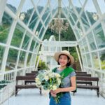 Mini Chao Instagram - 在教堂拍照 應該是很唯美的 ⛪️ 我怎麼拍的 很像要去採茶的姑娘😝 #我愛圓滾滾的臉 #甜甜的真好 #喜歡這張照片 謝謝麗音姐的拍攝🫶🏻 草帽 @sunnyrush_handmade