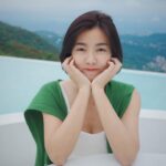 Mini Chao Instagram - 總會有人把你看得比自己更重要 會有人發現你身上所有的好 總會有人擁抱你微笑背後的傷 讓你覺得世界不算糟 ～🤍🩵🤍 📷：🐖🐖🐖