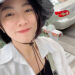 Mini Chao Instagram - 當你站在舞台時 好好享受大家給予的掌聲 ～當你退回原本的自己時 好好享受你的生活 🫧🫧🫧 演員的身份是一輩子，但戲劇跟角色扮演只是暫時的～❤️ 我喜歡休假時～好好放鬆 好好玩樂～在過程中為下一個角色做準備 我很喜歡觀察 也喜歡體驗生活～我永遠不會是 牛車來去的「林千佳」、追分成功的「秦佳芬」 、生命捕手飾演罹患紅斑性狼瘡的「江秋虹」⋯ ❤️❤️❤️ 累積自己的能量 每一次站舞台時，才能全力衝刺 #享受生活 #不斷前進不斷成長 #最近開啟我的休假日 #下一站去哪 #第一次去科博館 #恐龍好可愛