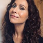Minnie Driver Instagram - After and before …Thank you @finchandpartners @chanelofficial for a beautiful evening and a dreamy dress. Thank you @marthaward and makeup by @victoriabond007 for @chanel.beauty #bafta … partied like a teenager 🖤
