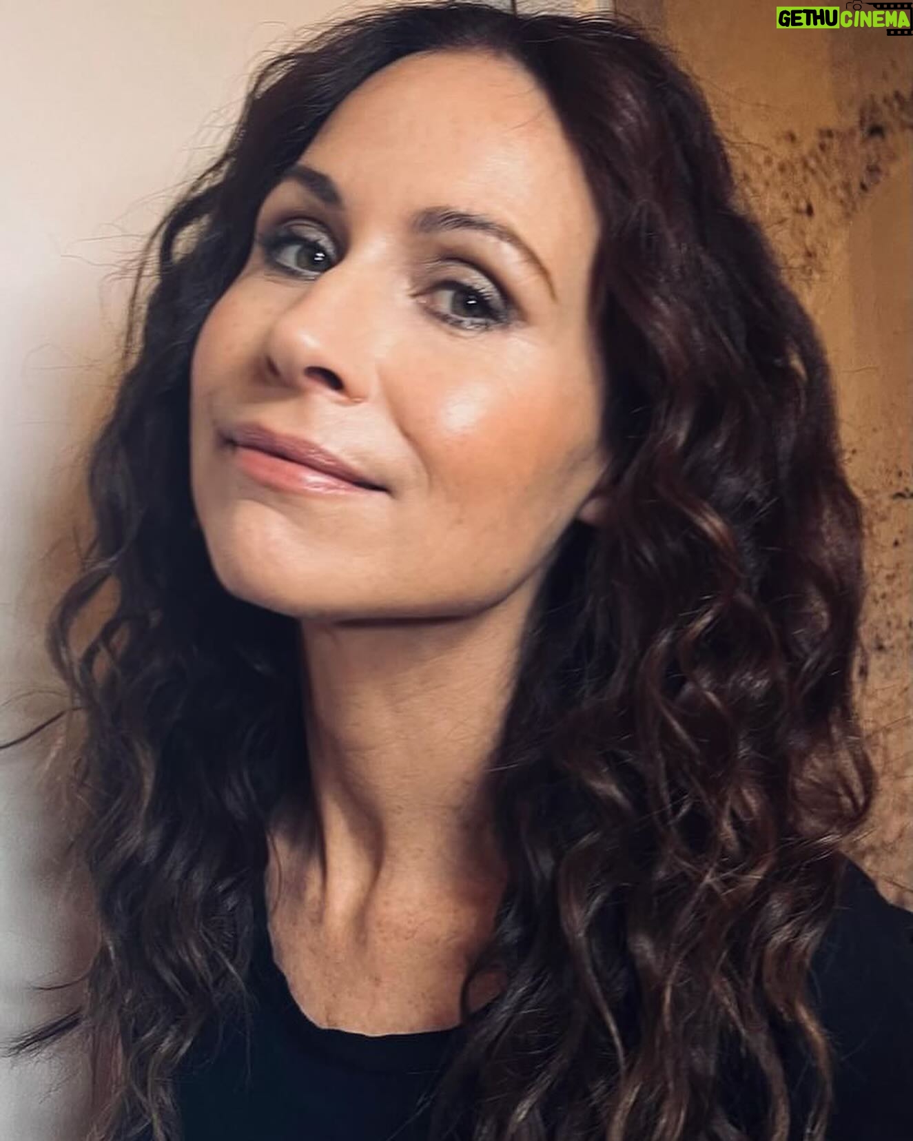 Minnie Driver Instagram - After and before …Thank you @finchandpartners @chanelofficial for a beautiful evening and a dreamy dress. Thank you @marthaward and makeup by @victoriabond007 for @chanel.beauty #bafta … partied like a teenager 🖤