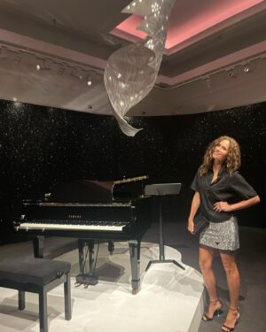 Minnie Driver Instagram - Was very fortunate to have been invited to @sothebys last night to see the beautiful and extraordinary things that made up a part of Freddie Mercury’s life. His piano made my heart beat  faster. There is no reserve on it today when the auction begins, but I sure hope it finds its way into a players hands and not some collectors warehouse. Bless his amazing talent and life ⚡️#freddiemercury #freddiemercuryforever Thanks @natalielewis13w for the invitation 🖤🤍