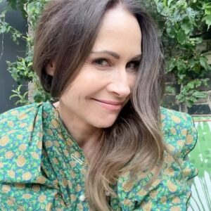 Minnie Driver Instagram - I’m on the TV tomorrow morning #goodmorningbritain #itv talking about the publication of my book #managingexpectations in it’s MORE MANAGEABLE form ( #paperback ) 💘