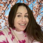 Minnie Driver Instagram - ALL NEW MINNIE QUESTIONS COMING DOWN YOUR EAR-WAYS, WEDNESDAY, MARCH 13th! #newseason #podcast #minniequestions #minniedriver 💫