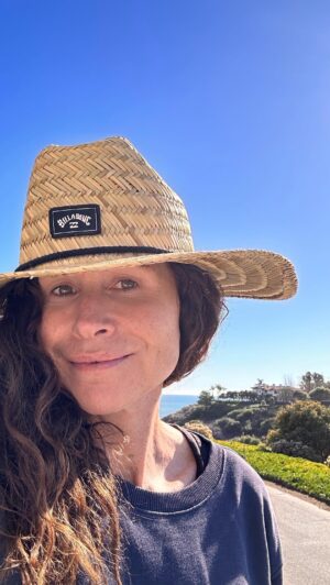 Minnie Driver Instagram - #holdon #mairakalman 💫