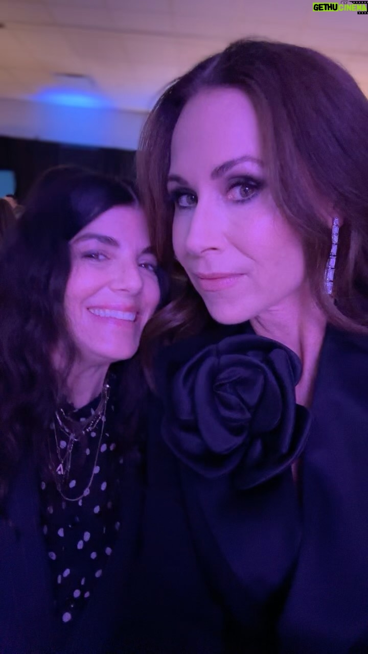 Minnie Driver Instagram - #cmt awards in #Austin #Texas ! Having the best time 🖤 #countrymusic 🖤