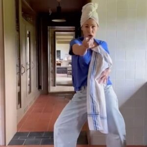Minnie Driver Instagram - #saturday You’re making my dreams come true. Also: cooking-bacon-turbans should be a thing - who wants bacony smelling hair for goodness sake? Also, ALSO: need an apron . 🕺🏻