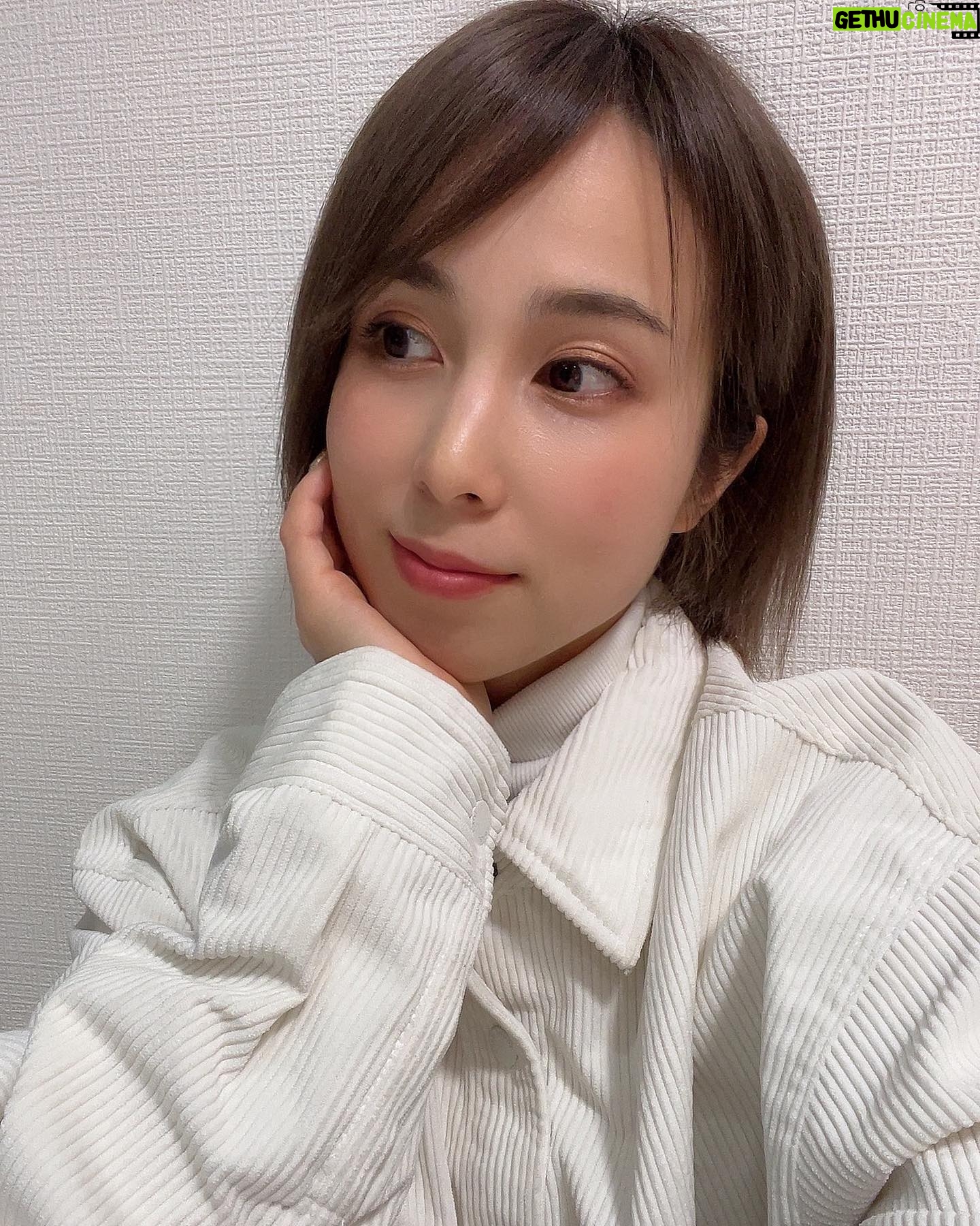 Minori Inudo Instagram - 髪切ったよ⛄️前髪も久しぶりに👩🏻🦰 ___________今日の小言__________👦 今日もゆうしんに色々投げられました。 (ご飯の時とかおもちゃ)自分が落としたものは自分で拾うまで言ったり もしくは一緒にやろって誘ったり、、、 そしたらしっかりお片付けまでしてくれました😭 その後ごはんで、食べ物捨てられた時は 👶が拾う気なしで... その時は私は部屋から出て行き別の部屋へ移動。 そしたらこっちにきてうしろからハグしてました。(これは嬉しすぎる🤣笑)その後しっかり片付け🙆♂️ 今日も色々と伝わっていますように。 #ショート #子育て #子育て日記