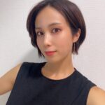 Minori Inudo Instagram - 自撮り久しぶりで どんな表情していいかわからなくなる。笑 . . 今日も暑かったねぇ🌻 全然夏🥹全然いいけど☺️ 帰ってきて汗だくで速攻お風呂入ったよ🛀 #まだまだ夏 #自撮り #ショート #ショートヘア #ママ