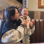 Minori Inudo Instagram - 毎日本当に考えさせられる。 毎日毎日同じことをずっと言い続け、言い方を変えて、教え方を変えて、考え方を変えて、どうしたらわかってくれるんだろうって必死なんだけど、、なかなかわかってもらえず、、。 でも出来ることも増えて、ましにはなっていたり と思いきや、違うことで大変になったり、、、 でもそんなもんだよねって自分に言い聞かせてはいるものの不安だよねぇ。。 子どもの目線になって考えることが1番なんだけど なかなか言葉で伝えられないから、憶測でしか考えてあげられなくて、、、 でも叱るところは叱らないと何でもやっていい。になってしまうから本当に難しいところ🥲 伝えるって難しいね🥹 きっと今伝えてることは、すぐ伝わってなくても きっと貯金されてて、急にわかってくれるようになるよね 諦めないことが大切。 世の中の子育て中のママ、パパ、おつかれさまです🥹 #子育て #ママ #パパ