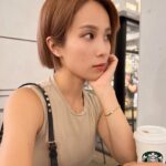 Minori Inudo Instagram – この間、
カフェでパスタを頼んだ時に味がしなくて(本当に!笑)それで店員さんに
『これ、味がないんですけどあってますか？』『普段もこれくらいですかね？』
って聞いたのね(味付けし忘れちゃったのかと思って)
そしたら
『塩もってこればいいってことですか？』って言われたの、笑

あれ、、そういう嫌味を言ったわけじゃなくて、ミスったのかなー？と思って聞いただけなんだけどね🥲

日本語って難しいのと
絶対顔の強さで攻撃してると思われたって話です☺️笑

塩くださいだけでよかった🥲爆

#スタバ持ってるけどこれは関係ない写真