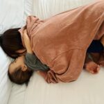 Minori Inudo Instagram - いつも一緒に寝られる時は ぎゅっとして寝てる🩷 ゆうしん1人で寝る時は不安だから @babysensejapan 👶📷置いてるよ☺️ 声も聞こえて安心😮‍💨 今日は別の部屋で寝てるから カメラも移動📹🙆‍♂️コンセントにさしたらすぐ使えるから移動も簡単だね🔌 . . . #PR #出産準備 #ベビーセンス #ベビーセンスホーム #ベビーモニター #ベビーセンサー #ベビー用品 #SIDS