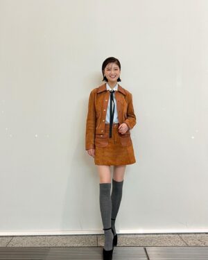 Mio Kudo Instagram - FNSドラマ対抗お宝映像アワード2023秋
お衣装です🍁🍁
フィッティングした瞬間この子がいい…とときめいたお洋服でした❤︎

ジャケット、スカート  @coach @coach_japan
パンプス  @sergiorossi
イヤリング  @masaejewelry
イヤーカフ  @pinkowlbijou_official
リング  @happycakejewels  @ov_jewelry 

👗　@stylistmikuishikawa 
💄　@emmy.saeki
