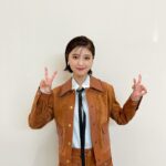 Mio Kudo Instagram - FNSドラマ対抗お宝映像アワード2023秋 お衣装です🍁🍁 フィッティングした瞬間この子がいい…とときめいたお洋服でした❤︎ ジャケット、スカート @coach @coach_japan パンプス @sergiorossi イヤリング @masaejewelry イヤーカフ @pinkowlbijou_official リング @happycakejewels @ov_jewelry 👗　@stylistmikuishikawa 💄　@emmy.saeki