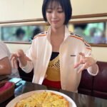Mio Kudo Instagram - カレンダー発売記念イベントの詳細です！ お待たせしました…！ 11月23日　12:00～と13:00〜です☺️ 会場は今年も、渋谷HMV&BOOKS SHIBUYA さんの6Fイベントスペースで開催します！ 皆さんとお話してチェキ撮るの楽しいんだよなぁ〜！ 待ってます🫶 #ピザ早く食べたくて #ピザしか目に入ってない工藤　 #狙い定めちゃってらぁ