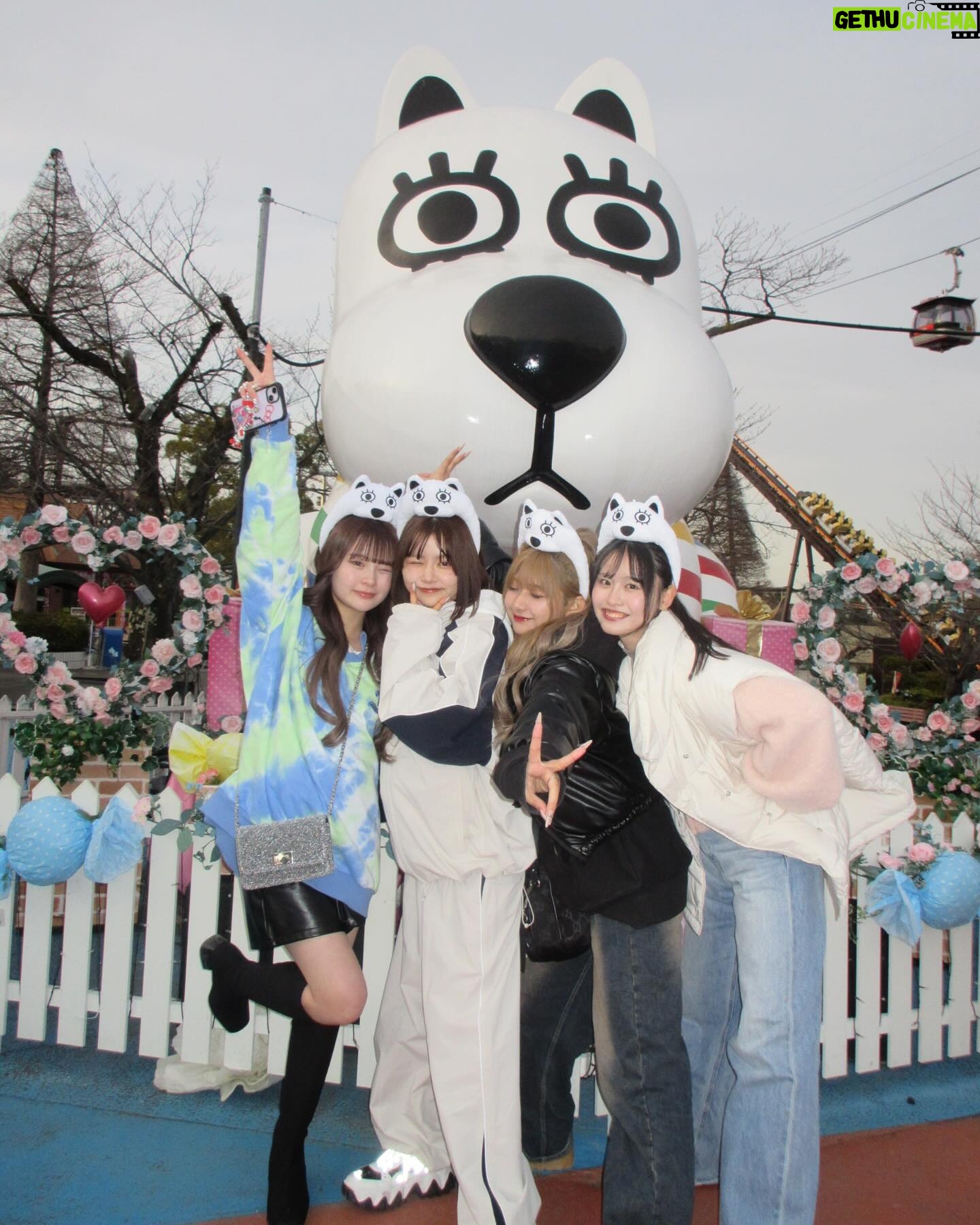 Mirai Yokoda - 30.5K Likes - 皆様に大切なお知らせがあります。
この度MelTVを卒業する事になりました。
本当に突然なお知らせになってしまい、皆様をびっくりさせた事本当に申し訳ありません。
私の体調管理や、プライベート、精神面の事でメンバー、スタッフさんにたくさん今まで迷惑かけてしまいました。
一旦沖縄に帰って休む結果になり、今は実家にいてゆっくり過ごしています。
しっかりメンバー、スタッフさん、としっかり話し合いを重ねて決めた結果です。
約3年間、とても楽しい思い出ばっかりで今でも私の中でMelTVの存在は凄く大きな、大切なものです。
視聴者の皆様、突然なご報告になってしまったこと本当に申し訳ありません。
約3年間、皆様の応援でここまで頑張れて、声掛けていただく度、「Mel応援してます!」って言われる事本当に嬉しくて皆にも凄く助けられました。
本当に本当に今まで応援してくれて有難うございました!
自分自身すごく皆に助けられて今まで頑張ってこれて、こんな私をずっと支えてくれた、視聴者さん、メンバー、スタッフさん、本当に感謝しています。
これからもちょっとずつお仕事を前向きに頑張っていきたいと思っているので、今後ともMelTV、横田未来、の応援を宜しくお願い致します。
3/23〜3/30日まで私がMelTVとしての最後の動画が毎日投稿されるので最後の最後まで皆が笑顔になれるような動画をお届けられたらいいなと思います!!
本当に約3年間、このメンバーで一緒にYouTube出来たこと一生忘れません。
そして視聴者さん、応援本当に本当に有難うございました。
また一緒にお仕事出来るように私自身も強くなって頑張るのでみんな待っててね😌
本当に本当に本当にメルのメンバーが大好きです!!