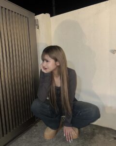 Mirai Yokoda Instagram - SHEINで冬服コーデ選んでみた🙏🏻🩷 お買い上げ金額1～5,999円まではセール価格より15%OFF、6,000円以上は20%OFFが適用されるよ〜🖖🏻🖖🏻 利用期限は、1月31日まで！！！ 1コーデ目 トップス → 12032061 ジーンズ →13651883 ブーツ → 21414991 2コーデ目 トップス→ 12927960 ジーンズ→ 13652152 ブーツ→21414991 どっちも可愛くてお気に入り💚💚 【試すたび、好きが見つかる。届くたび、好きが増えてく】🩷🩷 クーポンコードは、【BFJP216】 みんなチェックしてみてね🌙 #PR #SHEINGoodFinds#SHEINblackfriday #SHEINforAll #loveshein #ad #saveinstyle @shein_japan
