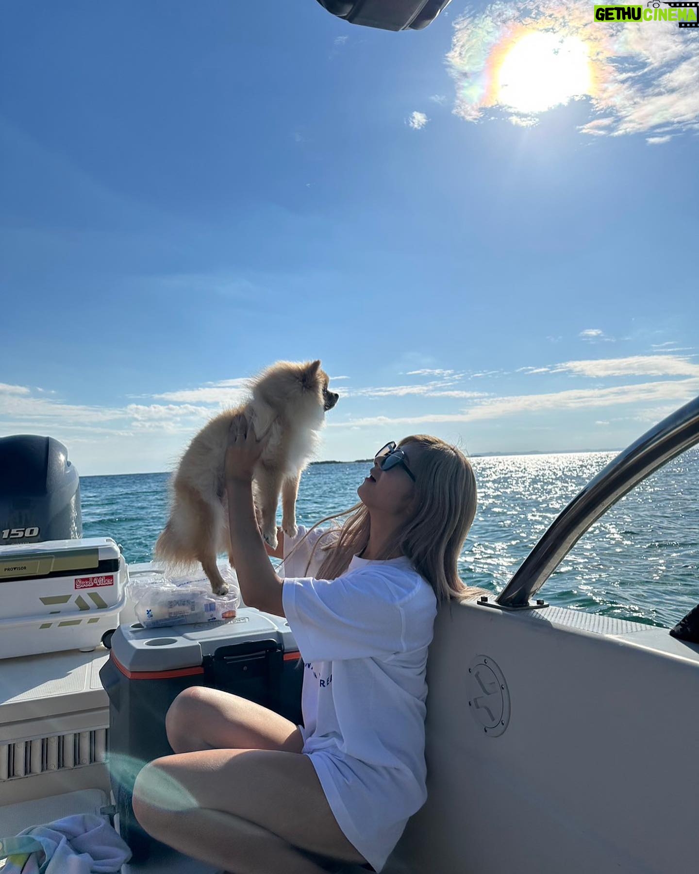 Mirai Yokoda Instagram - 久々に沖縄帰って父ちゃんに船だしてもらって 無人島いてきた️️️ まだまだ沖縄は夏だったー🤍