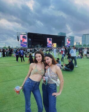 Mireia Oriol Instagram - Un més 🤍🍻 @estrelladammcat @estrelladamm 

@primavera_sound