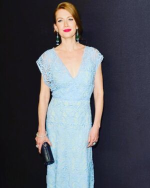Mireille Enos Instagram - Feeling nostalgic for gowns from years past! Wanna come with me? Best of Jessica Paster # 1.... @highheelprncess #amazonprime #hannaonprime