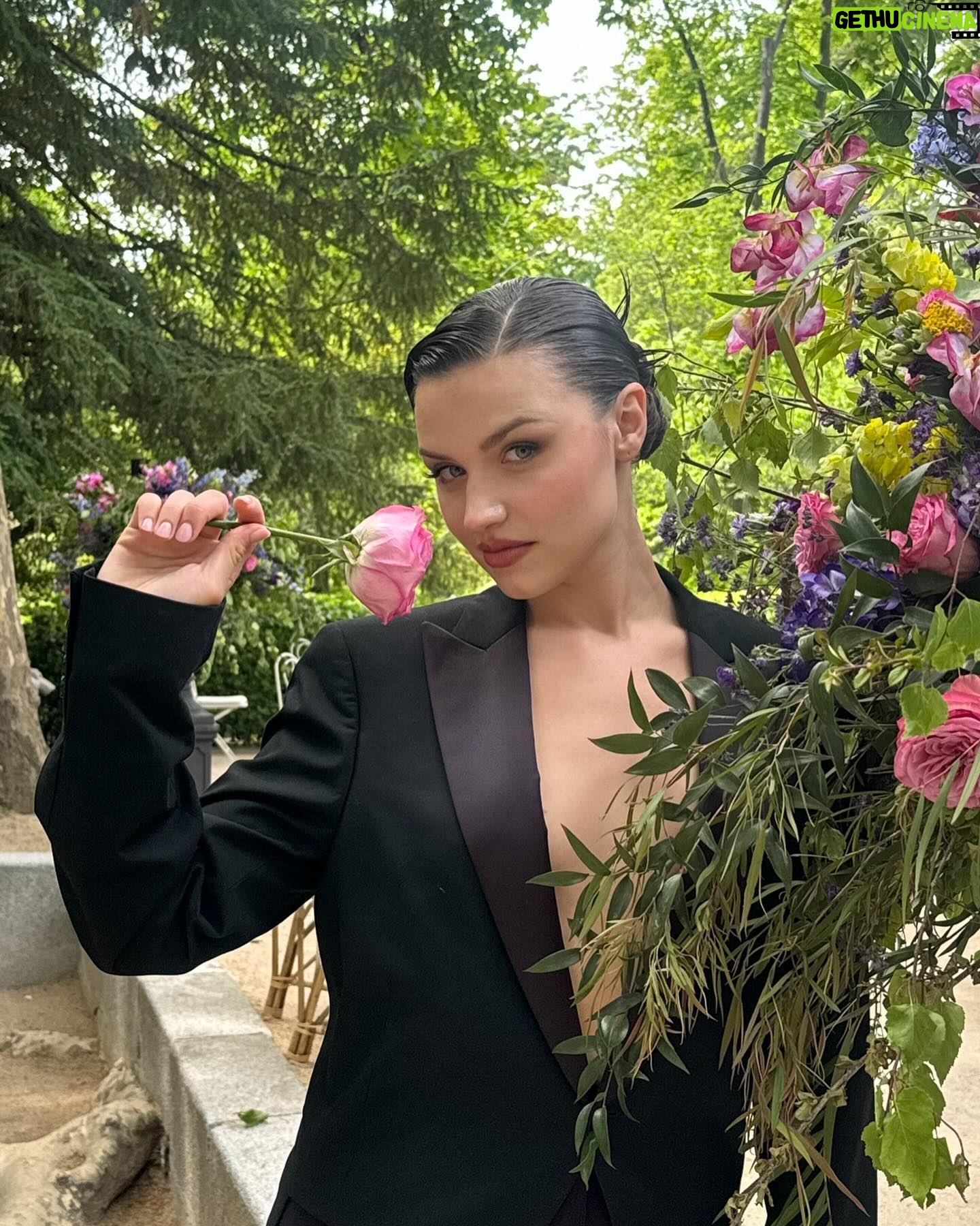Mirela Balić Instagram - Tea time 🫖 @netflixes Merci🌹 @yslbeauty #yslbeauty #makeuplook