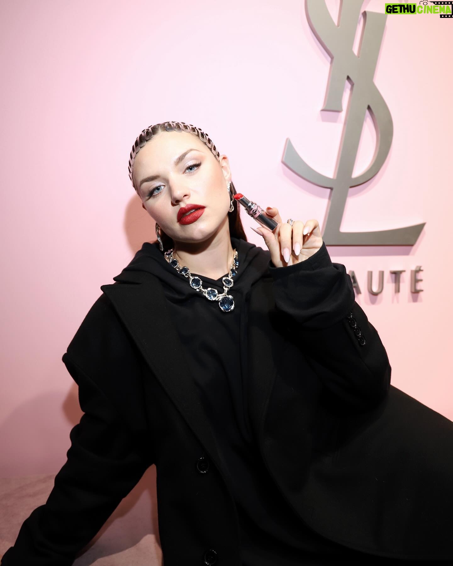 Mirela Balić Instagram - Wonderful night at the YSL Loveshine launch in Madrid. @yslbeauty #yslbeauty #makeuplook 🌹 • Muah @sofia.camarenaa @yslbeauty Wearing @acromatyx_official @unode50 @houseoflukemartin